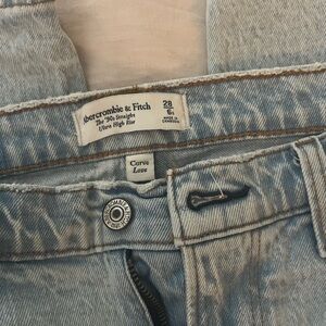 Abercrombie & Fitch ‘90s straight ultra high rise jeans